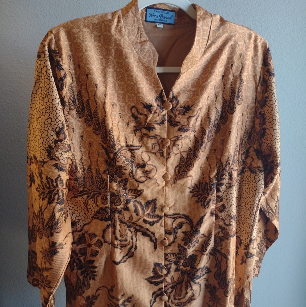 Batik Halus Wira Darma Women XXL Gold Accent Long Sleeve Button Kimono Indonesia